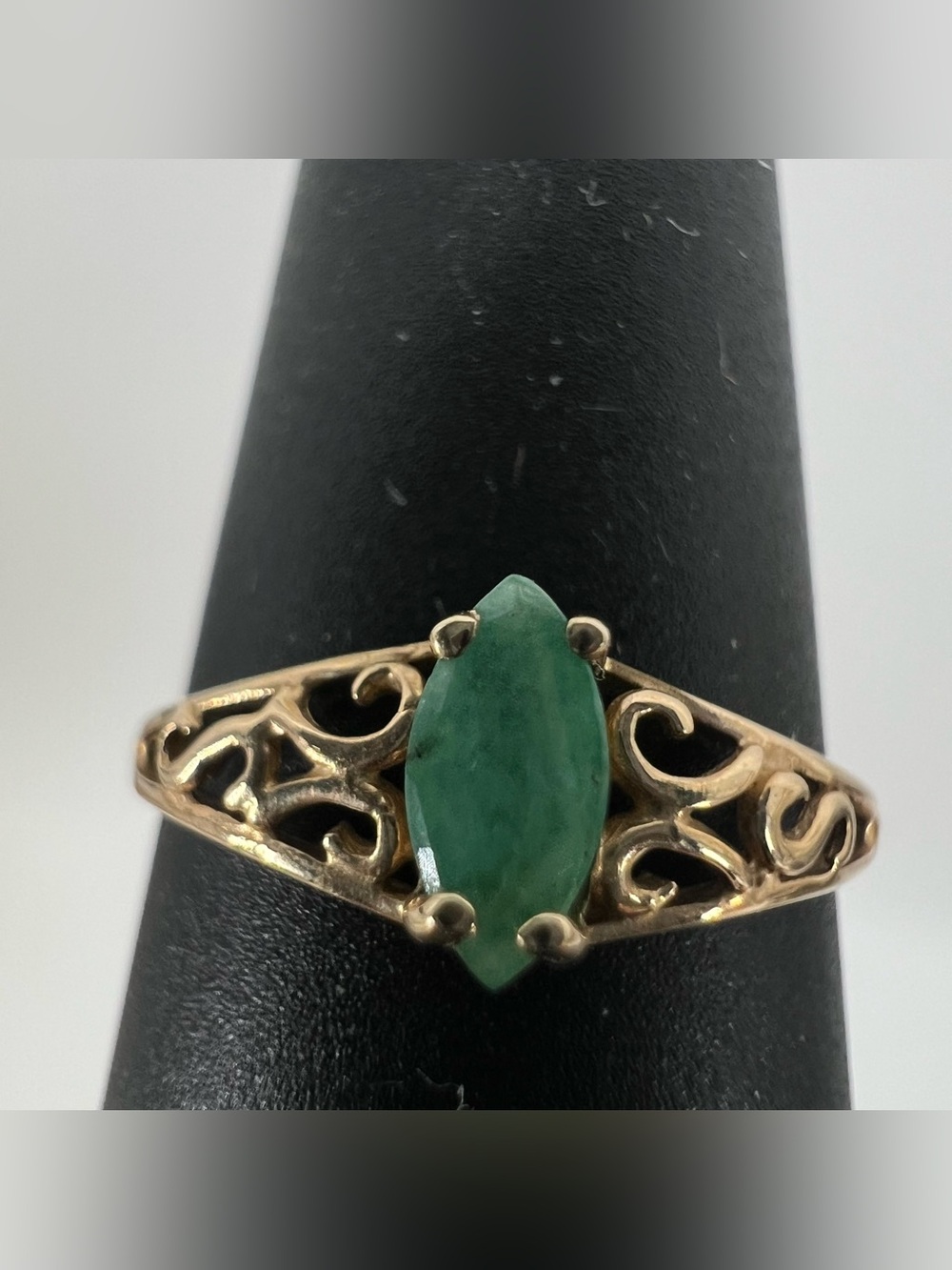 Vintage Jade Women’s Gold Ring Size 5.25 Dainty Classic Scroll Oval .89g - Picture 2 of 6